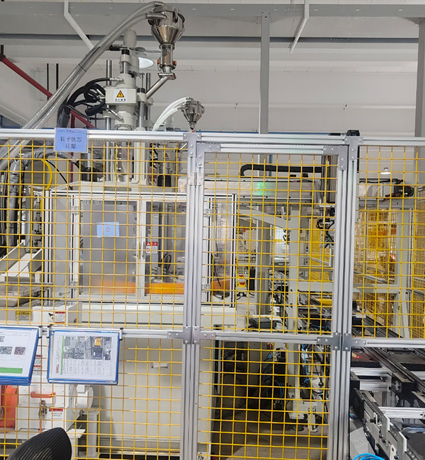 Automatic Injection Molding Machine
